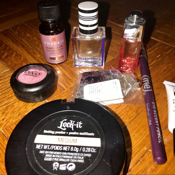 Make up bundle - Picture 3 of 3